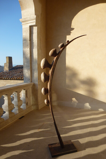 "Cambrure", 190 x 100 x 85 cm, sciure de bois et r&eacute;sine sur armature en acier