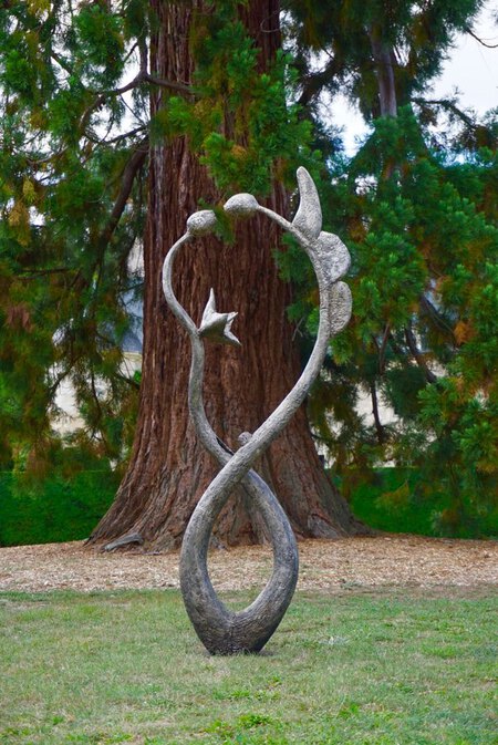 "Passion" 240 x93x50 cm Armature m&eacute;tallique, r&eacute;sine et poudre d�aluminium
