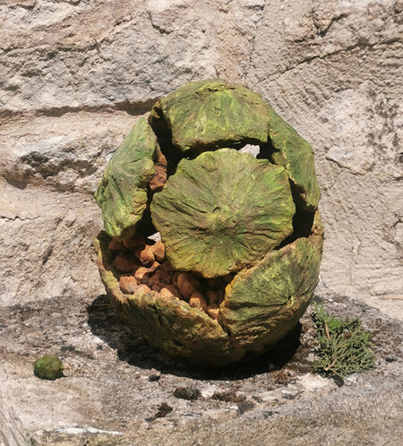 "Abondance Verte", 2021. Gr&egrave;s roux engob&eacute;. 34 x 28 x 28 cm