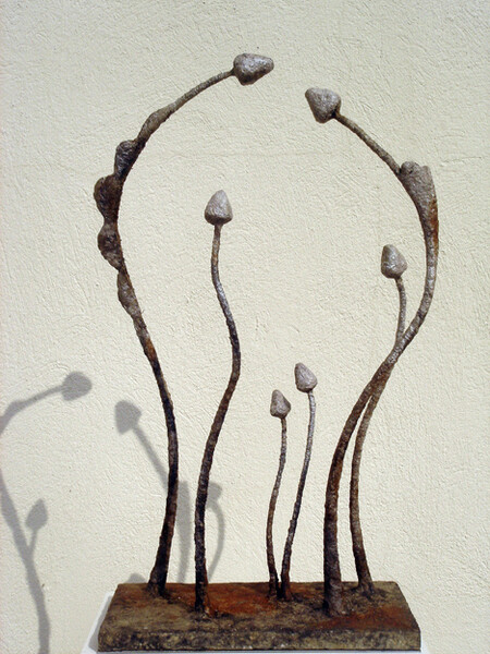 "Ondulations II", 54 x 26 x 14 cm. M&eacute;tal, papier mach&eacute; et pigments.