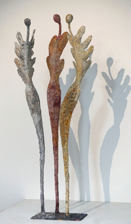 "Les trois Gr&acirc;ces ", 2021.Ciment-papier sur Ciment-papier sur structure acier , 94 x 40 X 20 cm
