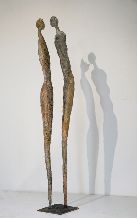 "Face &agrave; Face",2021.Ciment-papier sur structure en acier soud&eacute;, 88 x 15 x15 cm