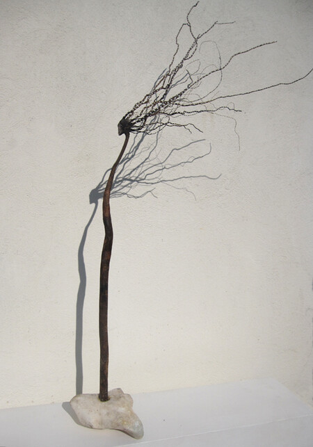 "D&eacute;esse du Vent" 94 x60x 22 cm. Pierre, m&eacute;tal, racine et r&eacute;sine