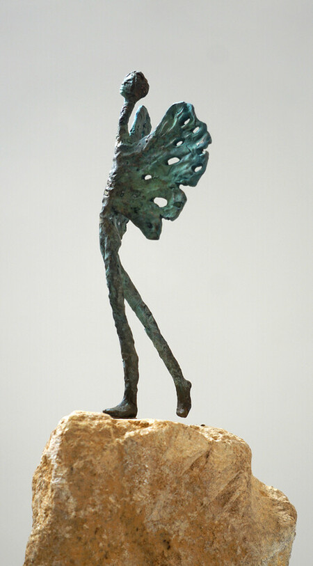 "Envol",2021. Bronze sur pierre, pi&egrave;ce unique. 37 x 22 x 12 cm