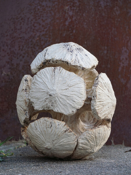 "Expansion blanche", 2019. Gr&egrave;s winterstone. 36x28x28cm