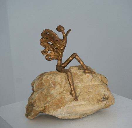 "Gratitude", 2021.Bronze sur pierre, pi&egrave;ce unique. 25 x 25 x 14 cm