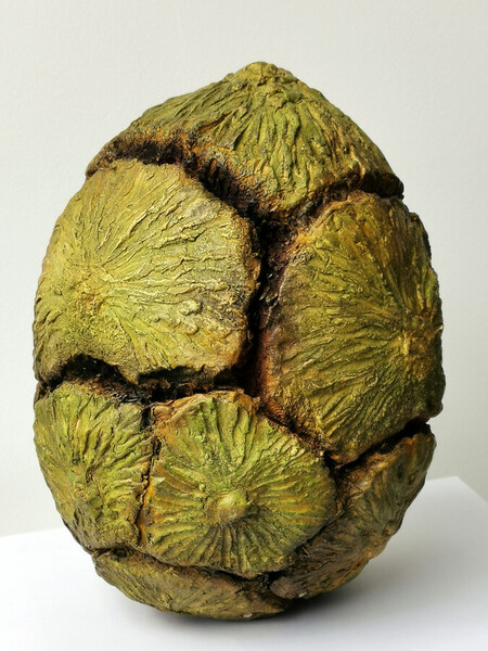 "Origine verte". 2020, Fa&iuml;ence patin&eacute;e. 25 x 18 x 17cm