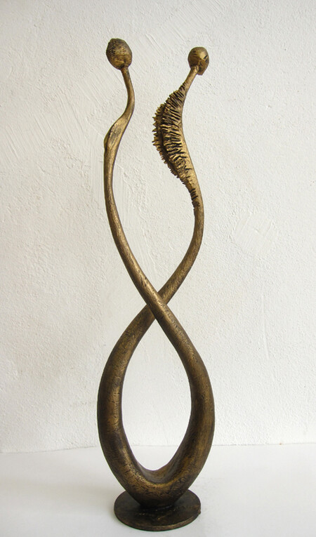 "Discorde", 54 x 14 x 12cm. M&eacute;tal et r&eacute;sine patin&eacute;e