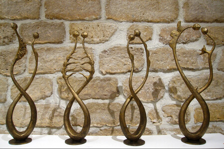 "Discorde, Observation, Harmonie et Passion". M&eacute;tal et r&eacute;sine. 54cm de hauteur
